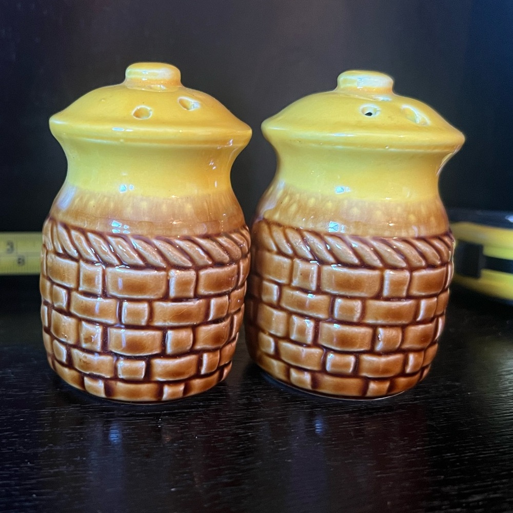 Vintage Basket Weave Salt Pepper Shaker Set Ceramic